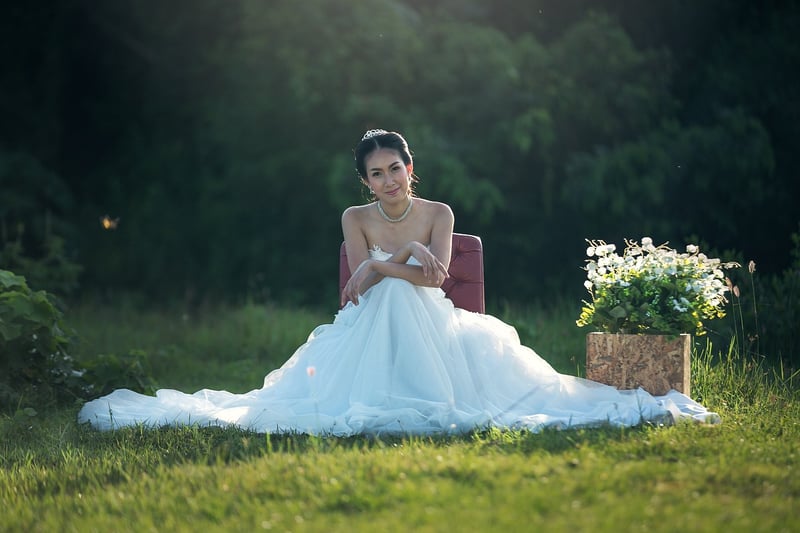 Bride in Mermaid Silhouette Gown